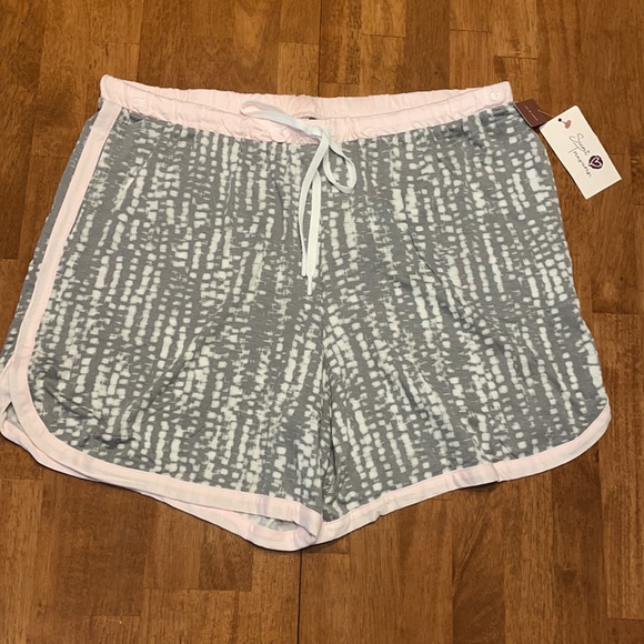 ❌SOLD❌ Sleep or Lounging Wear - Picture 6 of 8